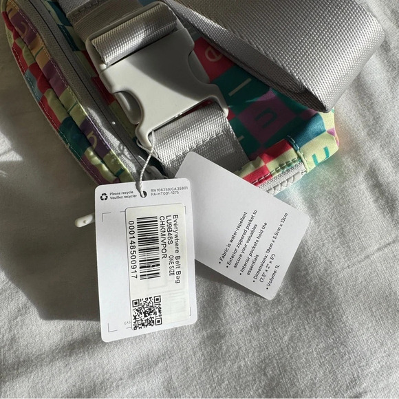 🆕🌈 Lululemon Everywhere Belt Bag Checkered Moment Mini Multi Vapour - Picture 6 of 8